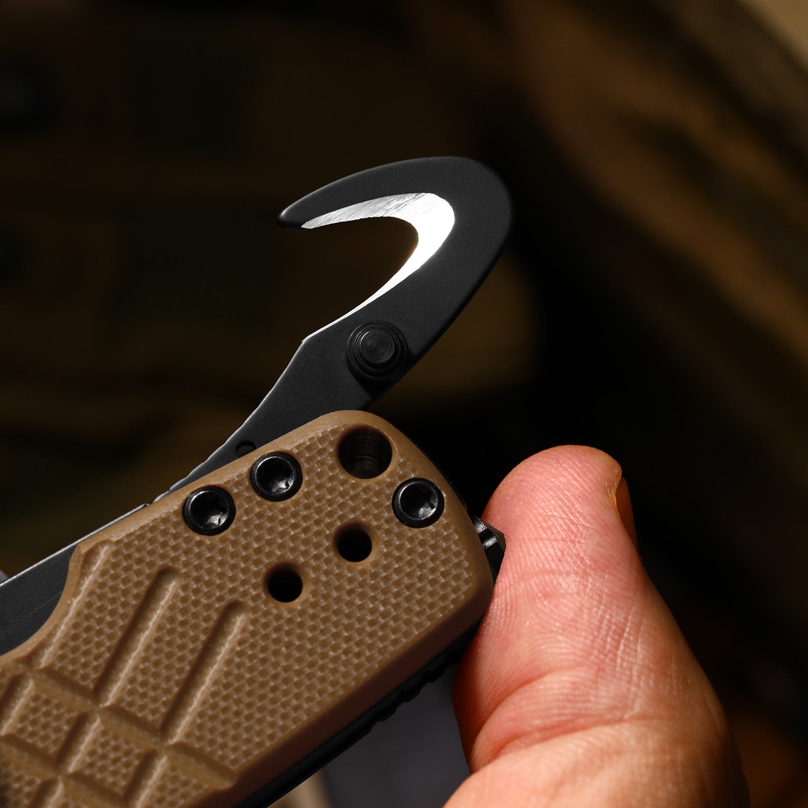 Aegis T | Kizer Clutch Lock™ | Tanto | Rescue Hook & Glass Breaker | KizerV™ 3774CTA2